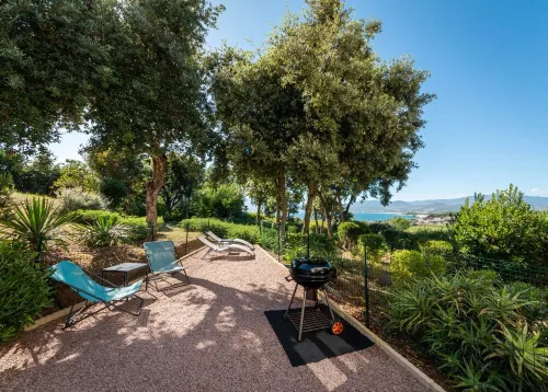 House with sea view, beach on foot