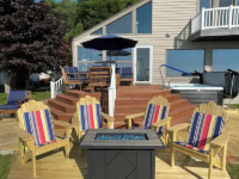 New! Luxurious 5-bedroom home on Lake Michigan w/hot tub and lake access—Mears