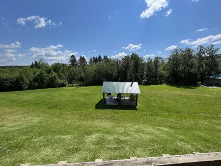 Northern Maine Large Cabin 4 • Wifi • Kitchen • AC
