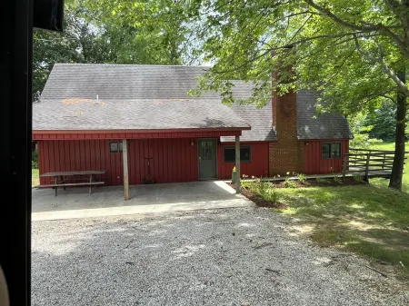 Private, cozy cabin on 13 acres with two ponds