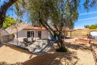 Zen Den- Hot Tub/ Hiking/ Spa/ Bikes/ Park