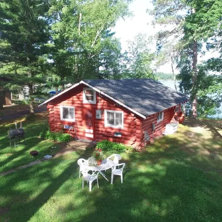 Peaceful Vintage 1920's Lakefront Red Log Cabin