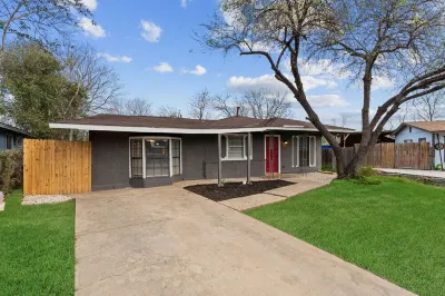 Steps to Lackland AFB & SeaWorld Hotels in Lackland AFB