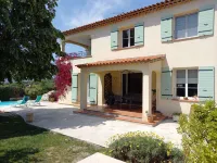 Studio Dans Villa Avec Piscine à 10min des Plages et de la Croisette Hôtels à proximité de : Eglise du Rocher - Assemblée de Dieu de Cannes