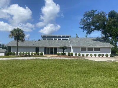 10% of a Weeks Stay Pet Friendly Big Backyard. Plenty of Room for Everyone!! Hotels near Parker United Methodist Church