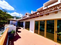 Hamilton Cove 2-bedroom condo with golf car & A/C in pleasant Catalina Island