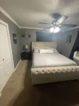 Stellar’s Place -Brand New Hot Tub, King Bed, Conveniently Located, Clean, Games