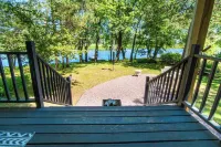 Perfect Waterfront Getaway between the Lakes Hotels in Marquette County