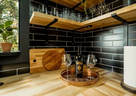 Cozy 2 BR bungalow, moody design, walk to square