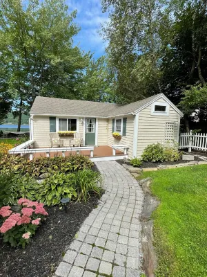 Lakefront Cozy Cottage