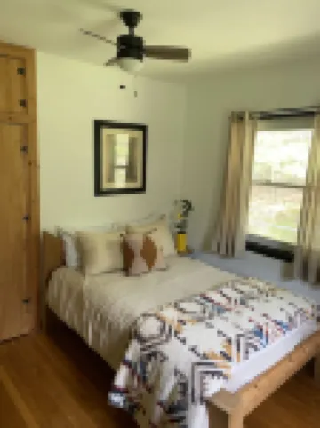 Giant chalet with private lake access. Hot tub. pet friendly. ultimate game room