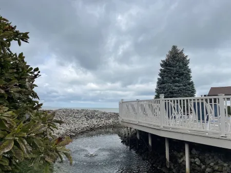 Nice resort style condo at The Shores 2BD/1.5 bath