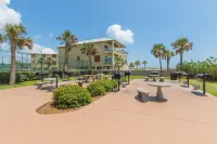 Beach all DAY! ! Lazy river. Gulf front .3 bed/4bath Executive Class Luxury