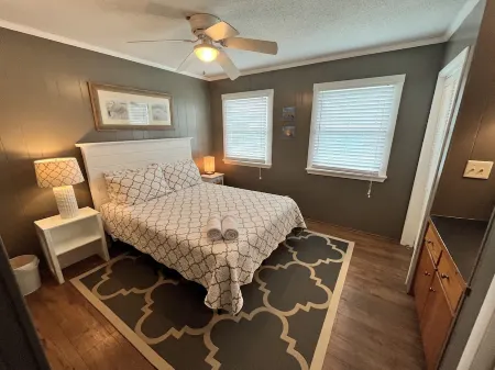 Cozy 3 Bedroom Cottage in Nags Head -- Extra Apt with BR + BA Available