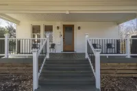 Cottage on Main in Lansdale! Perfect for family, work, shopping, relaxing.