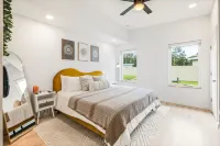 The Augustine Abode: Your Peaceful Coastal Retreat, close to Historic Downtown Mark Lance Armory 주변 호텔