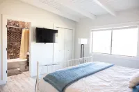 Luxury Nob Hill Apartment w/3 Primary Bedrooms and Chef's Kitchen. Pet Friendly!