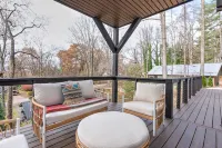 Colorful modern suite near Blue Ridge Parkway and Biltmore