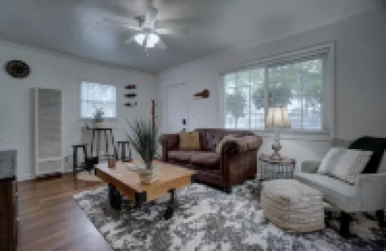 Cozy little cottage W/ private yard in town