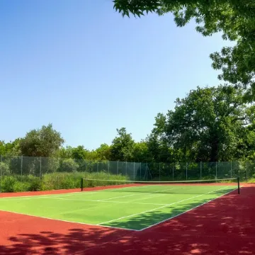 Large country house with private swimming pool and tennis court, 12 hectares