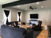 The Fuller House - 15 Mins from Colgate