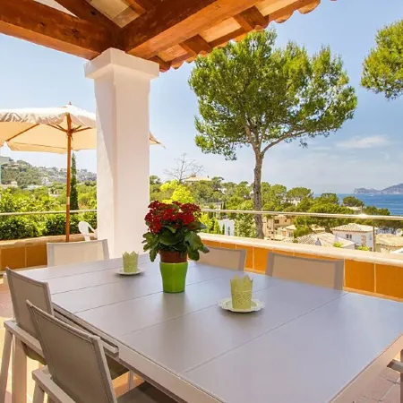 Beautiful Villa with Private Pool and Garden, Sea Views