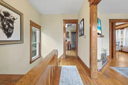 Cozy Upper 3 bed 2 full bath + loft + balcony