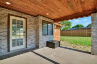 Great Home with Southern Charm and Great Space - Bungalows
