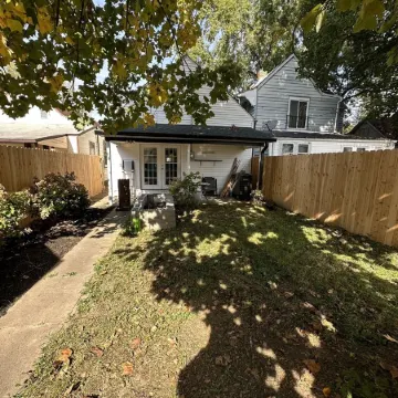 Charming 1920’s shotgun in southern Indiana, minutes from downtown Louisville