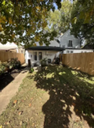 Charming 1920’s shotgun in southern Indiana, minutes from downtown Louisville