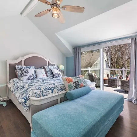 421 Irie: Simply Charming 2 Story COTTAGE!! Private Pool!! 1 Off Street Parking!