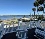 Otium Villa - Waterfront, intercoastal villa with a Spa-like feel.