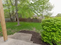 Great Space! 2 Blocks from Downtown Lee's Summit! Hotels in Lee's Summit