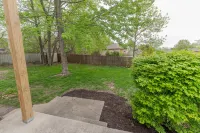 Great Space! 2 Blocks from Downtown Lee's Summit!
