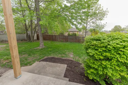 Great Space! 2 Blocks from Downtown Lee's Summit! Hotels in Lee's Summit