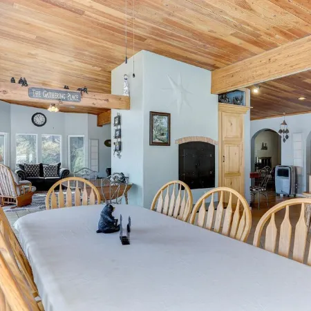 Snow Springs Pool House w/ PRIVATE heated, hotsprings pool! 5 bedrooms,Sleeps 15