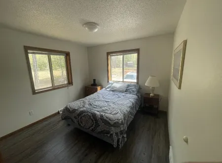 Lakefront 4 Bedroom Cabin