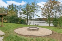 Beautiful and spacious lakefront home! Close to everything!