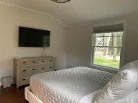 Totally Renovated Cottage on the North Fork 7 min. walk to the Beach