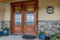 Upscale Apartment with Panoramic Views