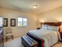 Lake Chelan Waterfront Resort Home- Pool, Boat -STR-0290 Hotels in Chelan