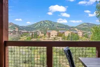 Hot tub, 2 primaries, 180° view of Deer Valley, 1GB wifi, pets welcome