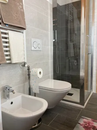 Cozy open-plan studio apartment with a view of the valley