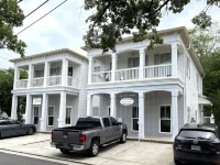 2Br with Balcony Near Biloxi Beach & One Block to Casinos! Downtown Darling