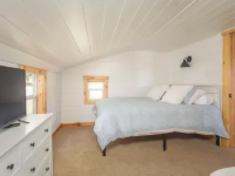 Cozy Lake Latoka Cabin with Loft Hotels in La Grand Township