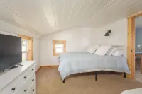 Cozy Lake Latoka Cabin with Loft Hotels in Douglas County