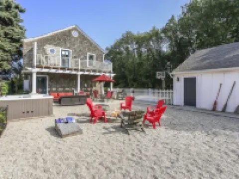 Hot Tub Relaxing Retreat. Large Group Gatherings! Business Travel. Hotel di Kenosha