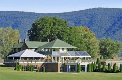 Hillside Haven - Cozy Condo at Smith Mountain Lake