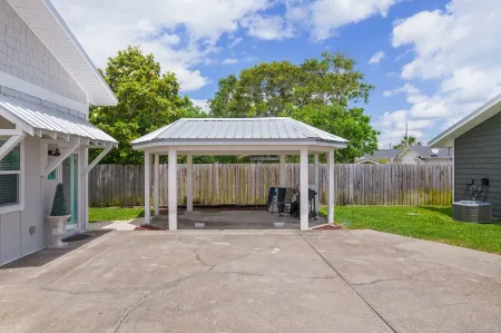 "A" SAND AND OCEAN LOVER'S VACATION VILLA