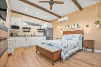 Cozy Guest House Perfect For Couples w/ Hot Tub